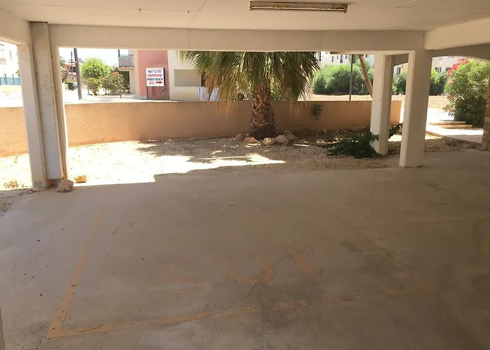 Апартаменты Faros Court Prestige Пафос