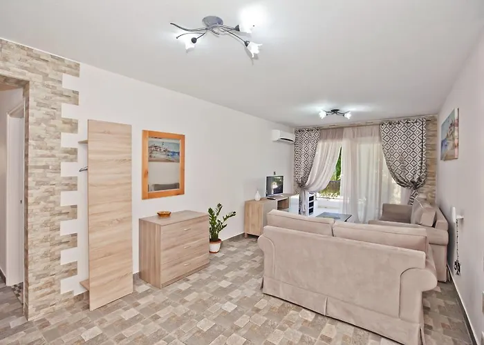 Апартаменты Faros Court Prestige Пафос