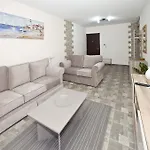 Faros Court Prestige