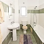 Faros Court Prestige