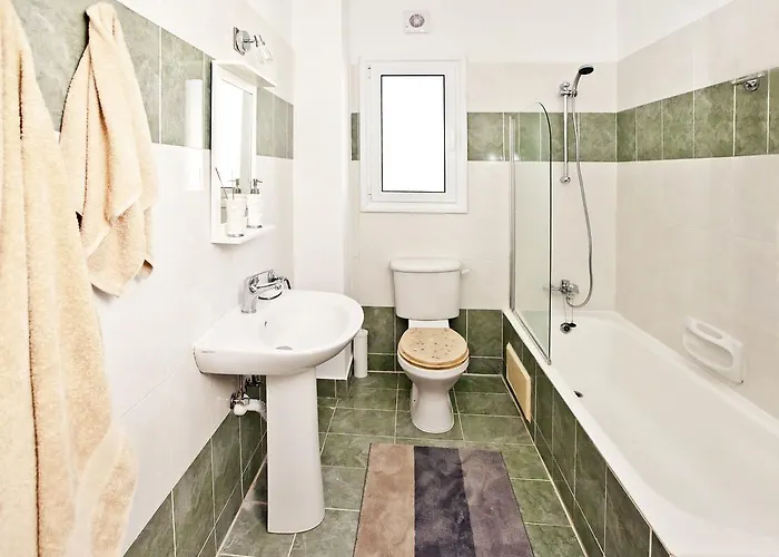 Faros Court Prestige