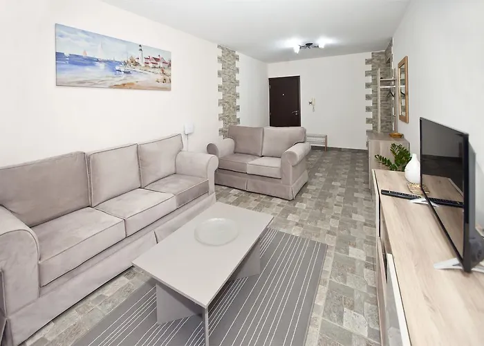 Faros Court Prestige