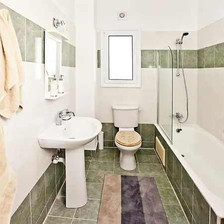 Faros Court Prestige