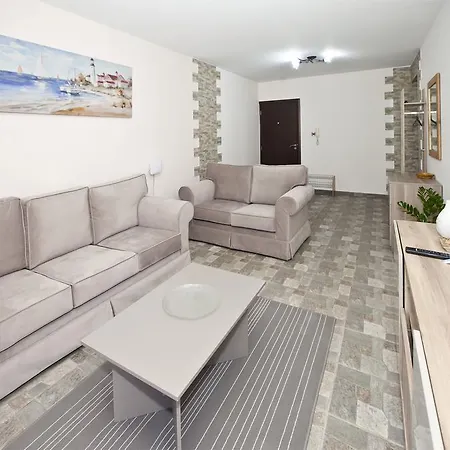 Faros Court Prestige