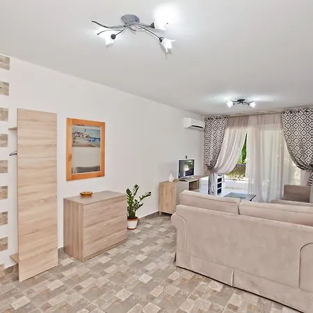 Apartament Faros Court Prestige Pafos